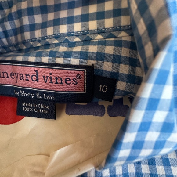 EUC Vineyard Vines button down blouse. - Picture 4 of 6